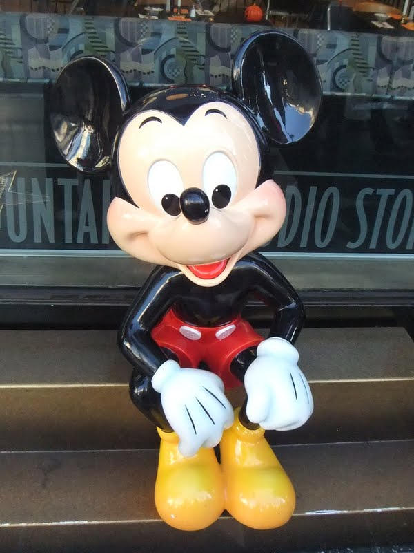 Large-size Mickey Mouse at the Disney Store by trivto on DeviantArt