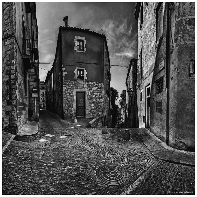 Gerona Red and Blue - in Black by JeRoenMurre