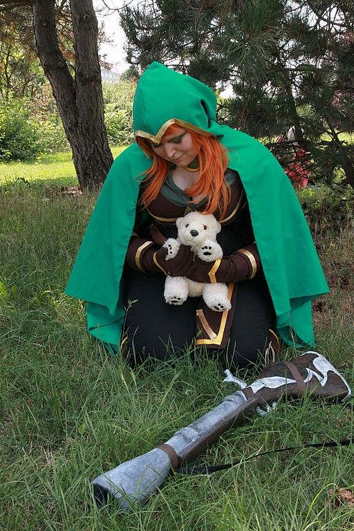 Dwarf Hunter Cosplay 01