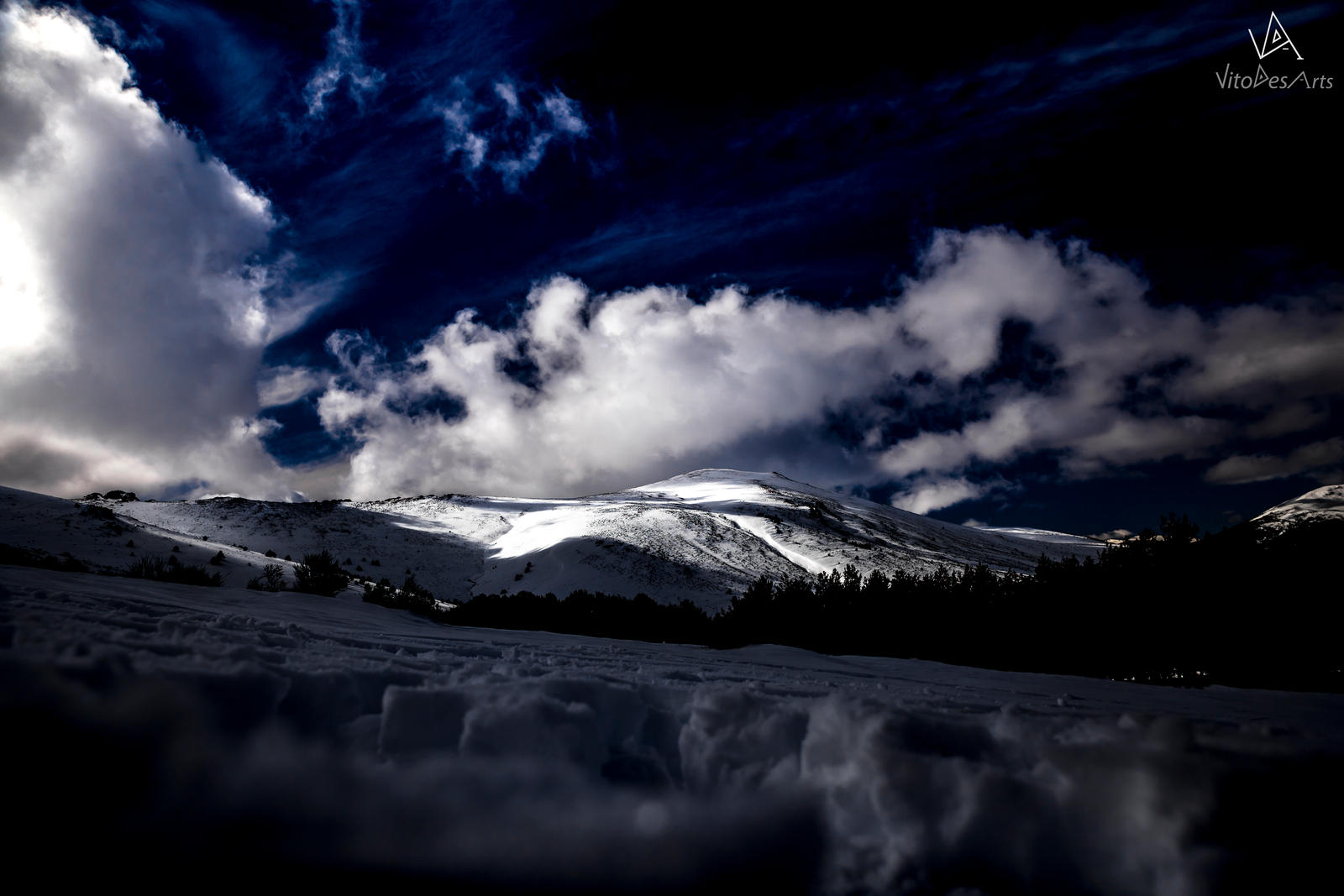 Mountainscape by VitoDesArts
