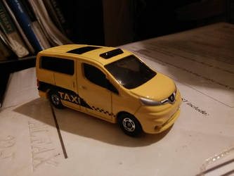 Tomica 1/62 Nissan NV200 Taxi