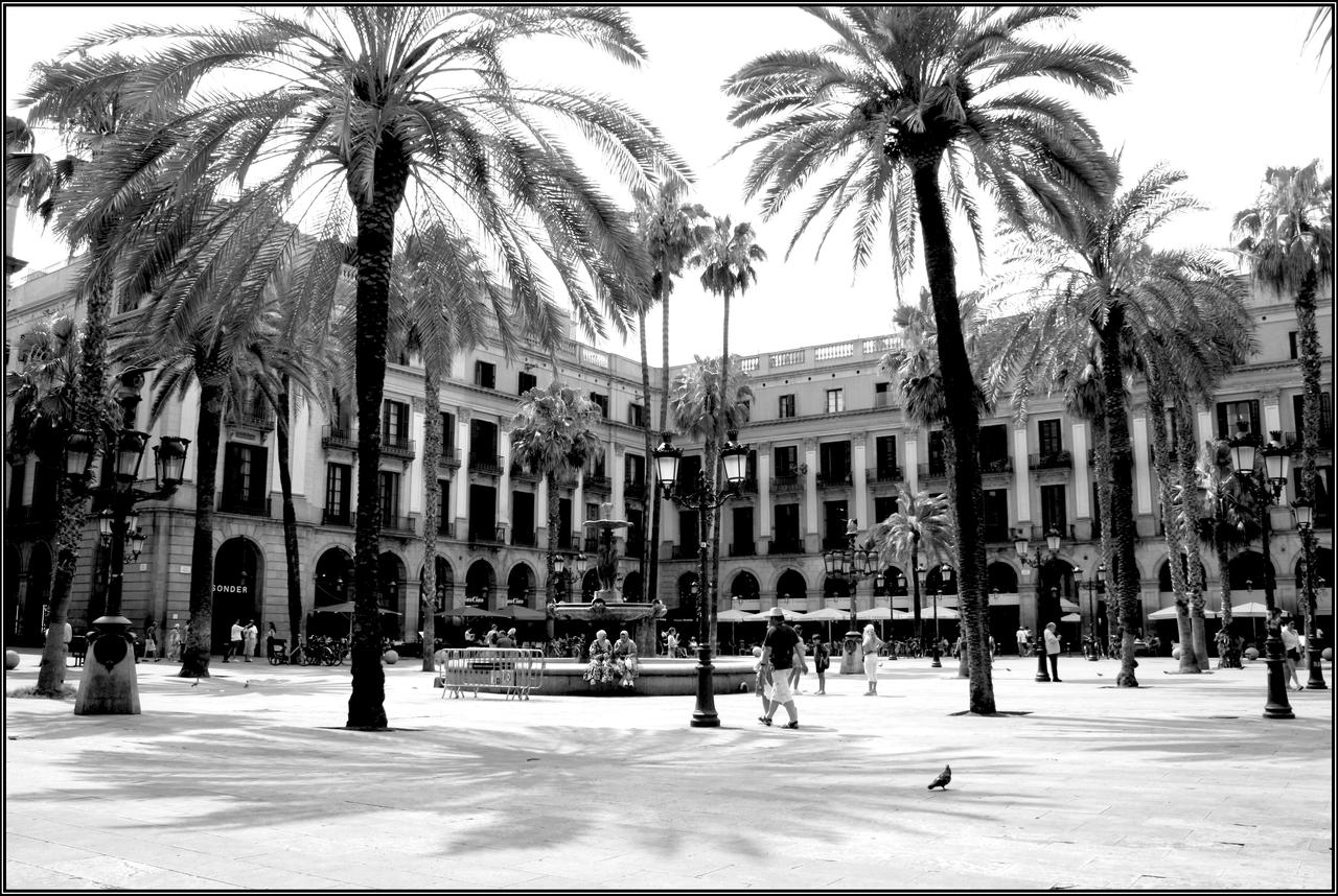 La plaza Real by Ardback on DeviantArt