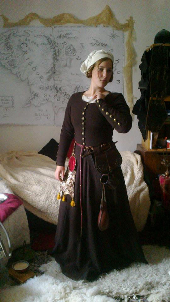 15th century women's dresses from Bohemia by Gaome-Jenkins on DeviantArt 15th century women's dresses from Bohemia by Gaome-Jenkins on DeviantArt