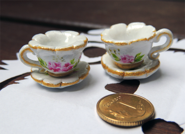 Roses and gold china set: Cups