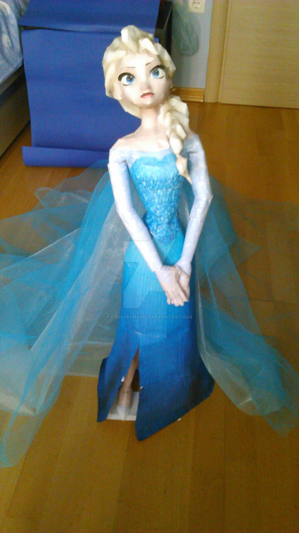 Elsa Papercraft finished by Carageomodels on DeviantArt