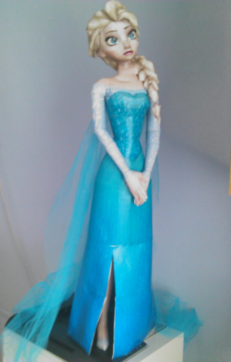 (New) Elsa papercraft