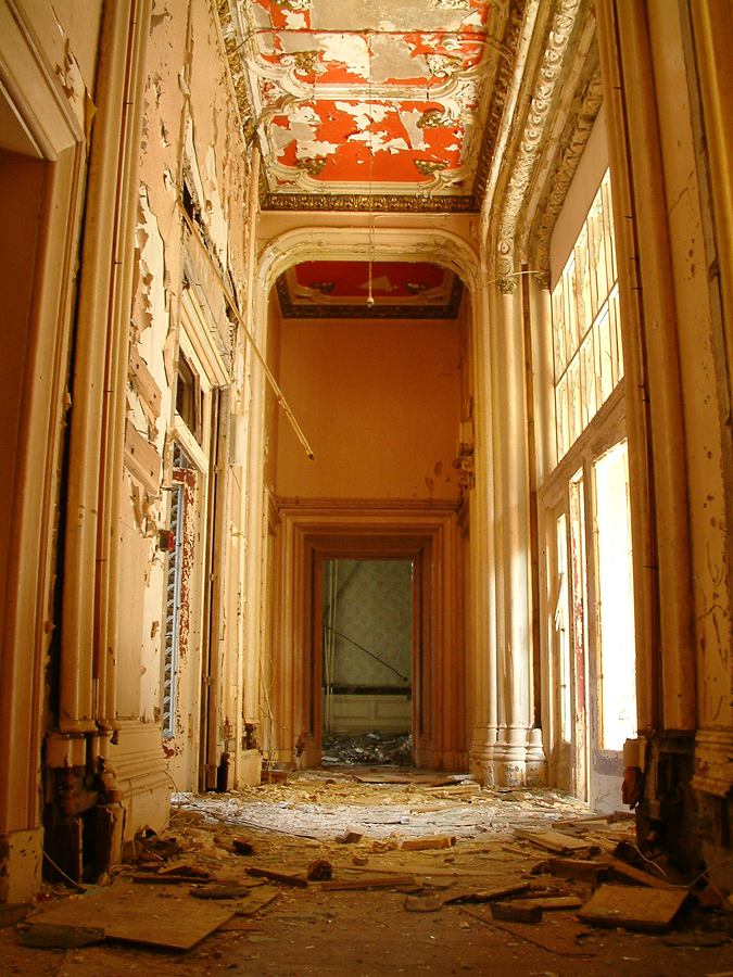 Decaying Grandeur