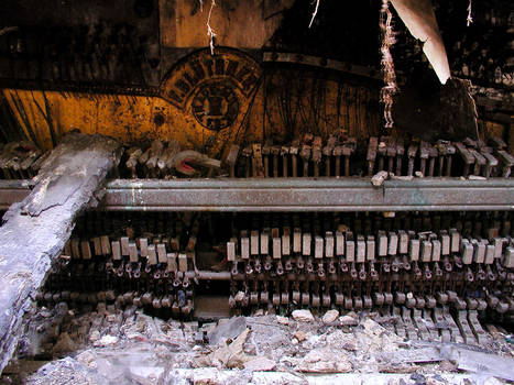 Lost Picture house piano