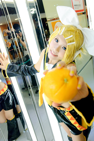 rin_vocaloid_cosplay