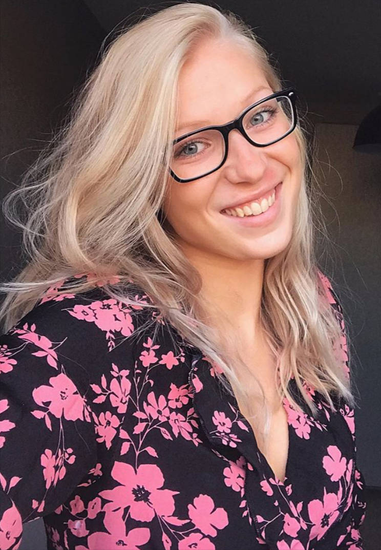 Anouk by WallpaperEarth on DeviantArt