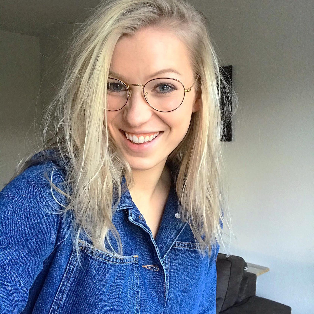 Anouk by WallpaperEarth on DeviantArt