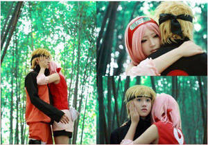 Sakura abraza a Naruto Cosplay