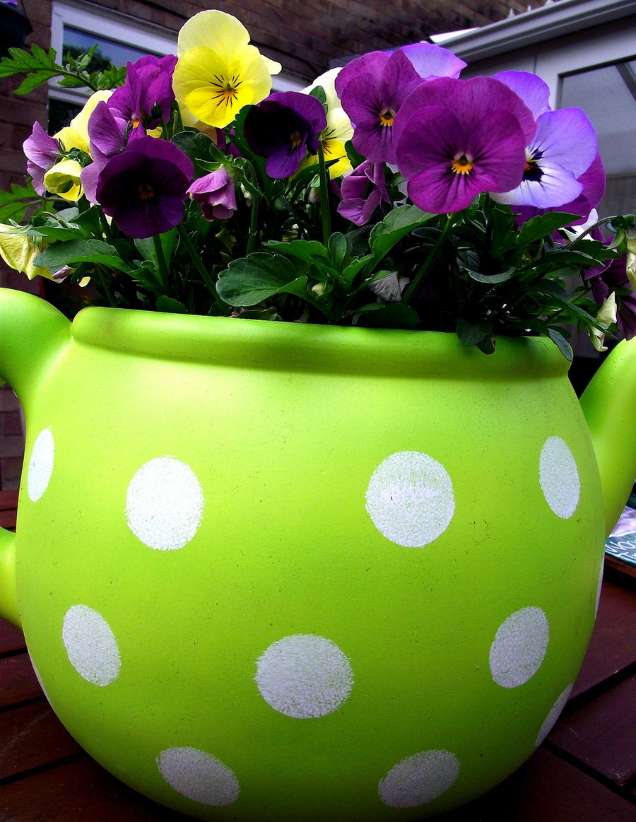 Flowerbed Teapot