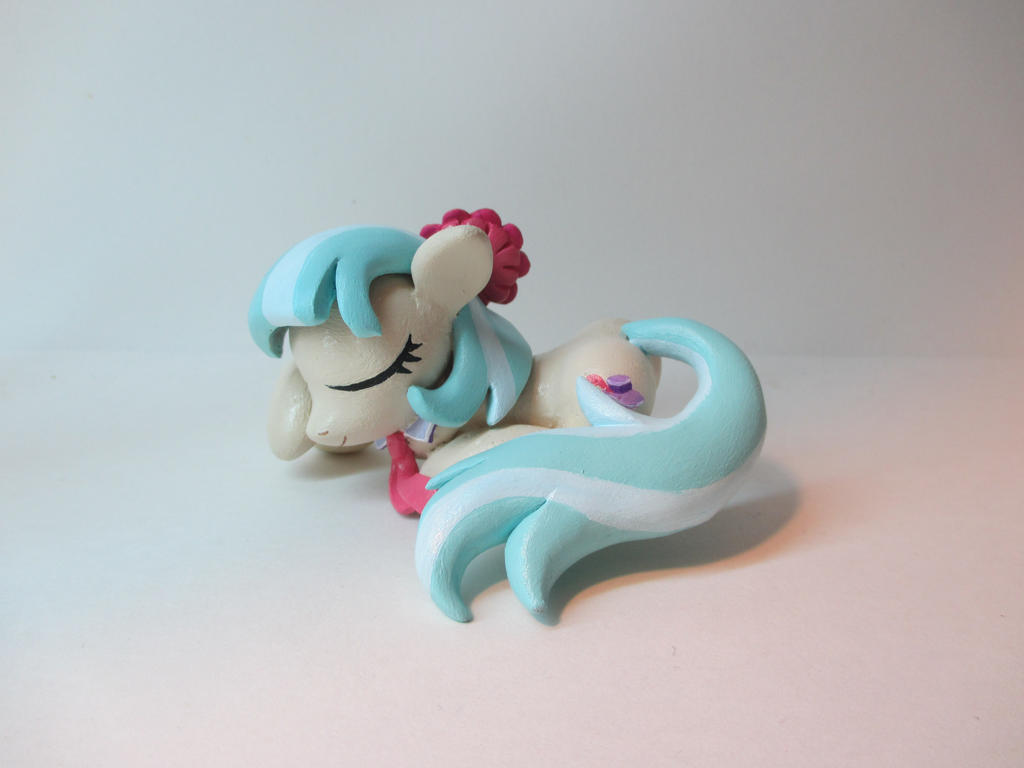 Sleeping Coco Pommel