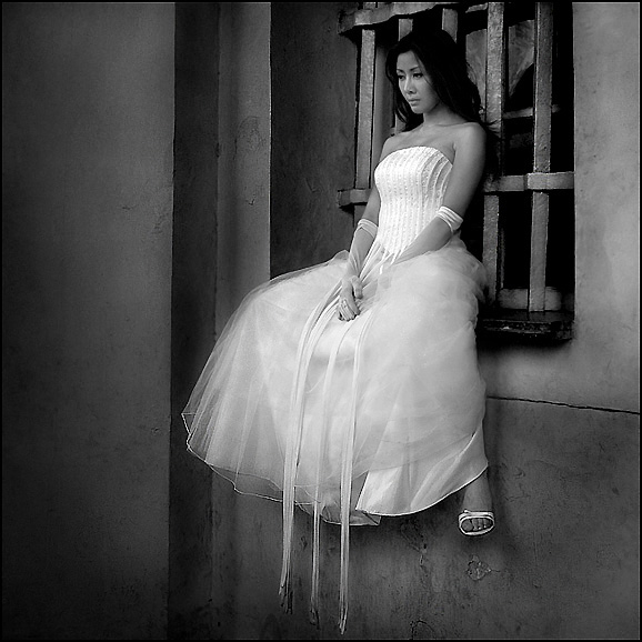 lonely bride bw