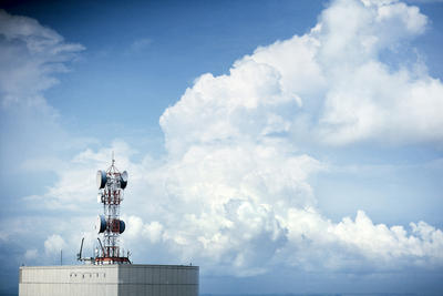 The sky above Capitol Towers 3