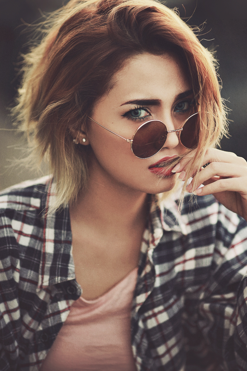 Red lips and jeans