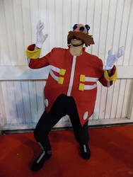 Dr Eggman cosplay - Get a load of this!