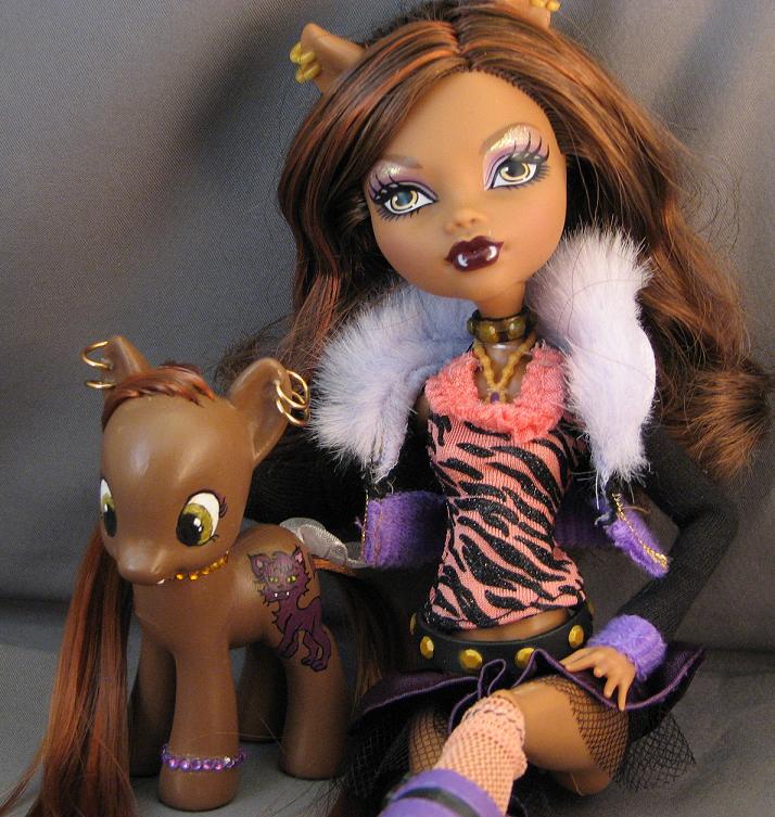 Clawdeen Wolf Pony 5