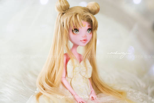 Serenity/Sailor Moon custom MH Draculaura
