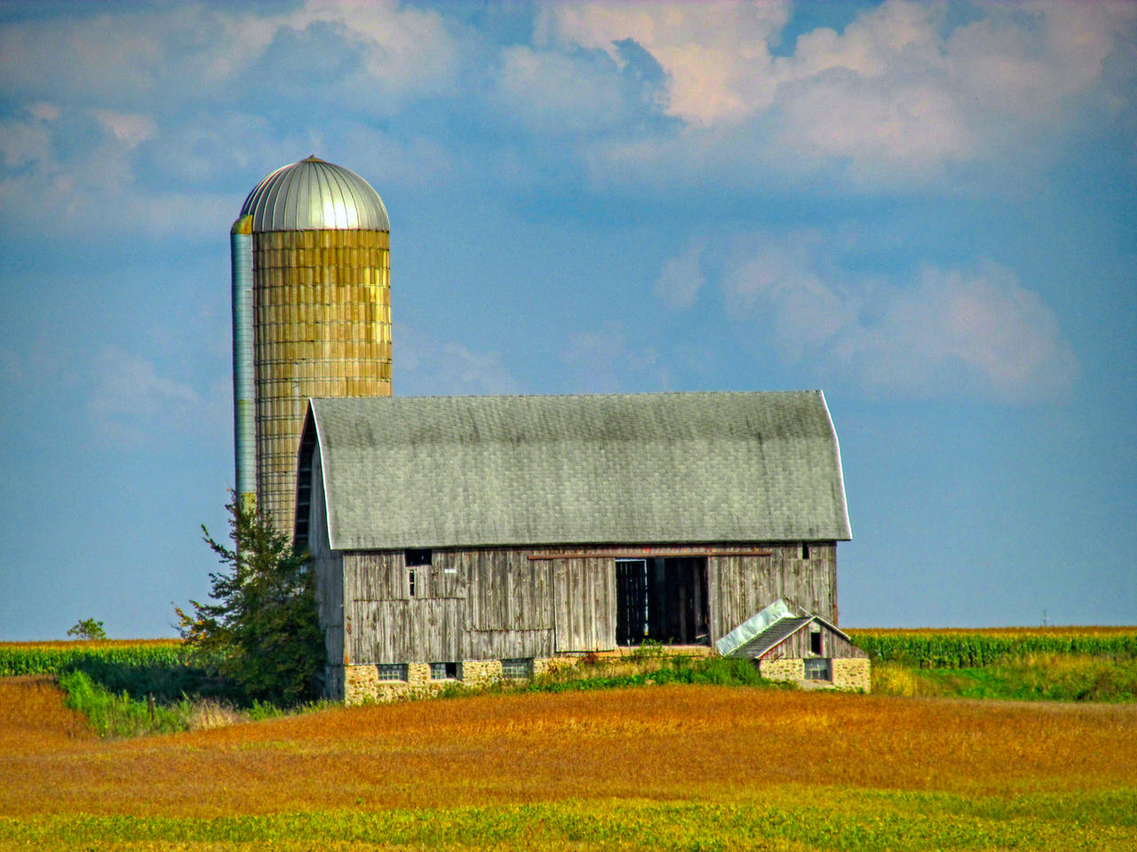 Wisconsin Barn Wisconsin Barn by mrhorribilis on DeviantArt