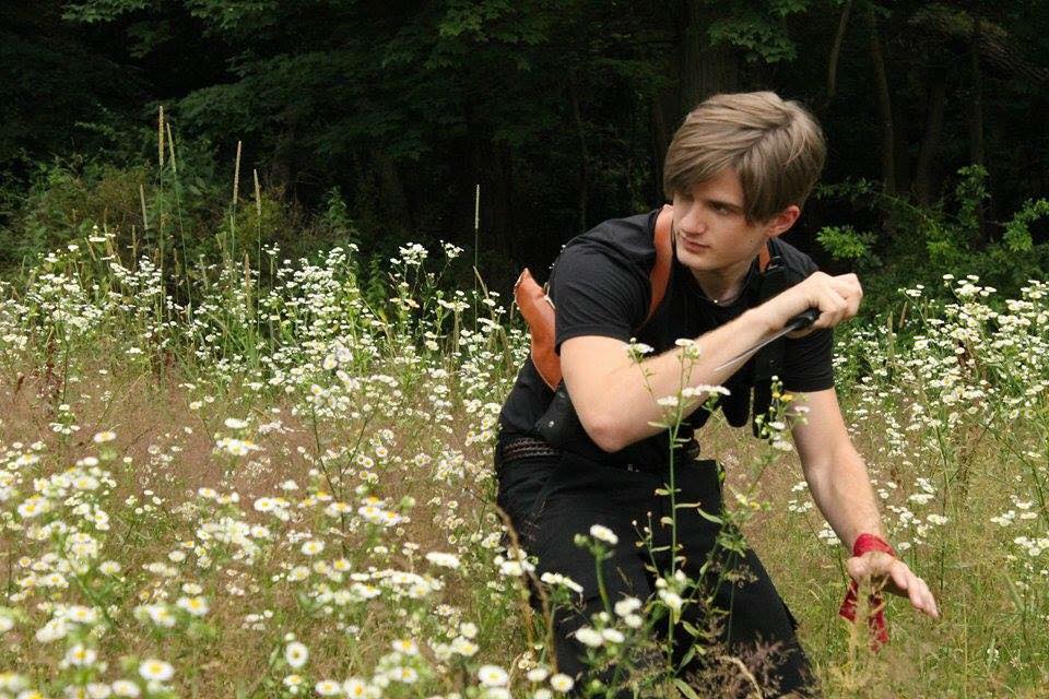 Stalking -Leon Kennedy Cosplay-