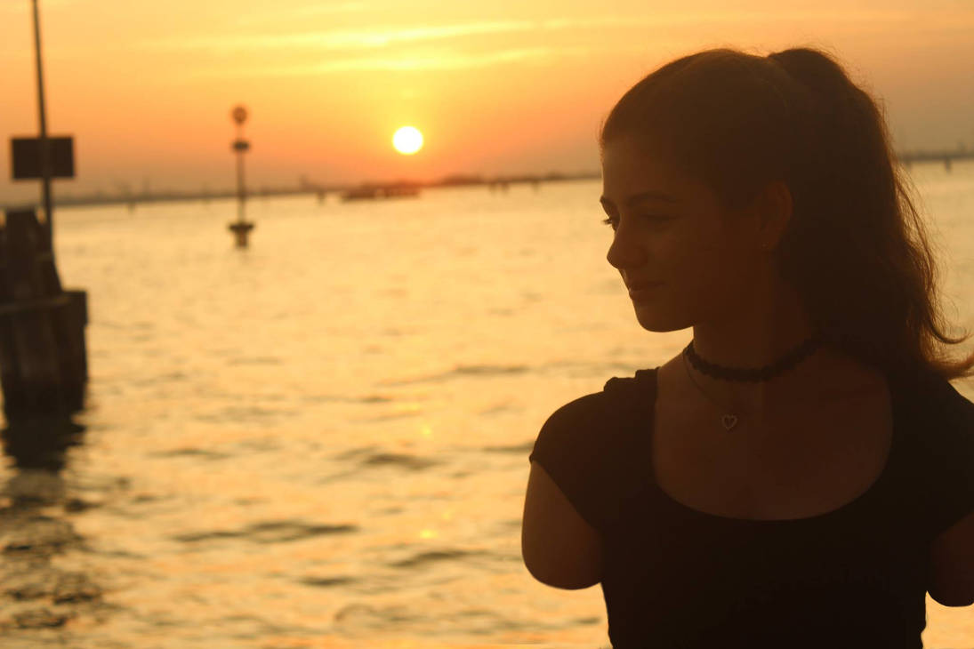 Beautiful armless DAE amputee girl sundowner by Namboy84 on DeviantArt