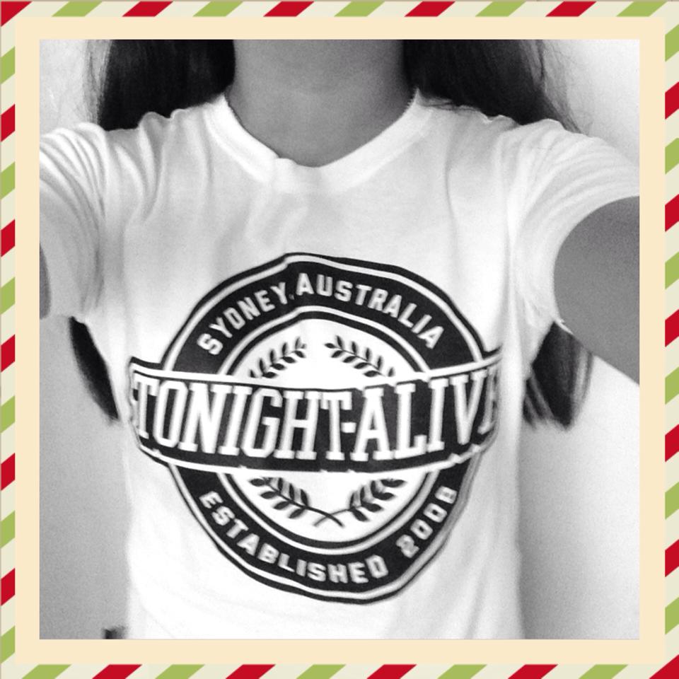 TENGO MI CAMISA DE TONIGHT ALIVE *0*