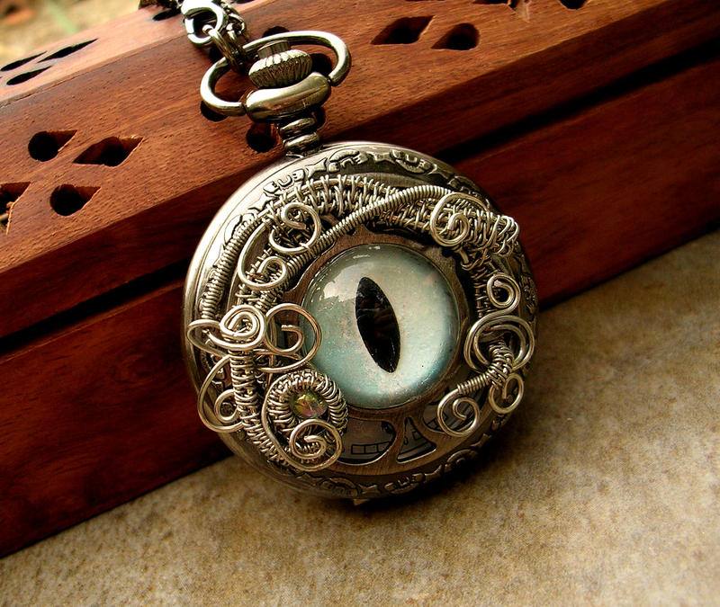 Wire Wrap - Pocket Watch Eye Time Piece in Snow