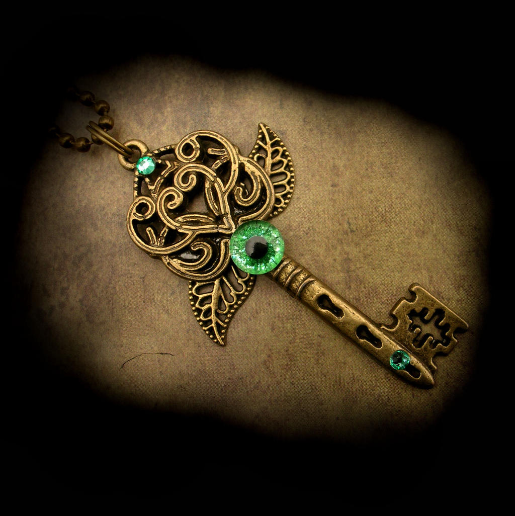 Celtic Heart and Leaf Dragon Eye Key
