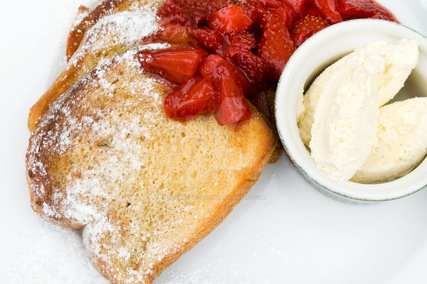 French Toast with Strawberries and Cream