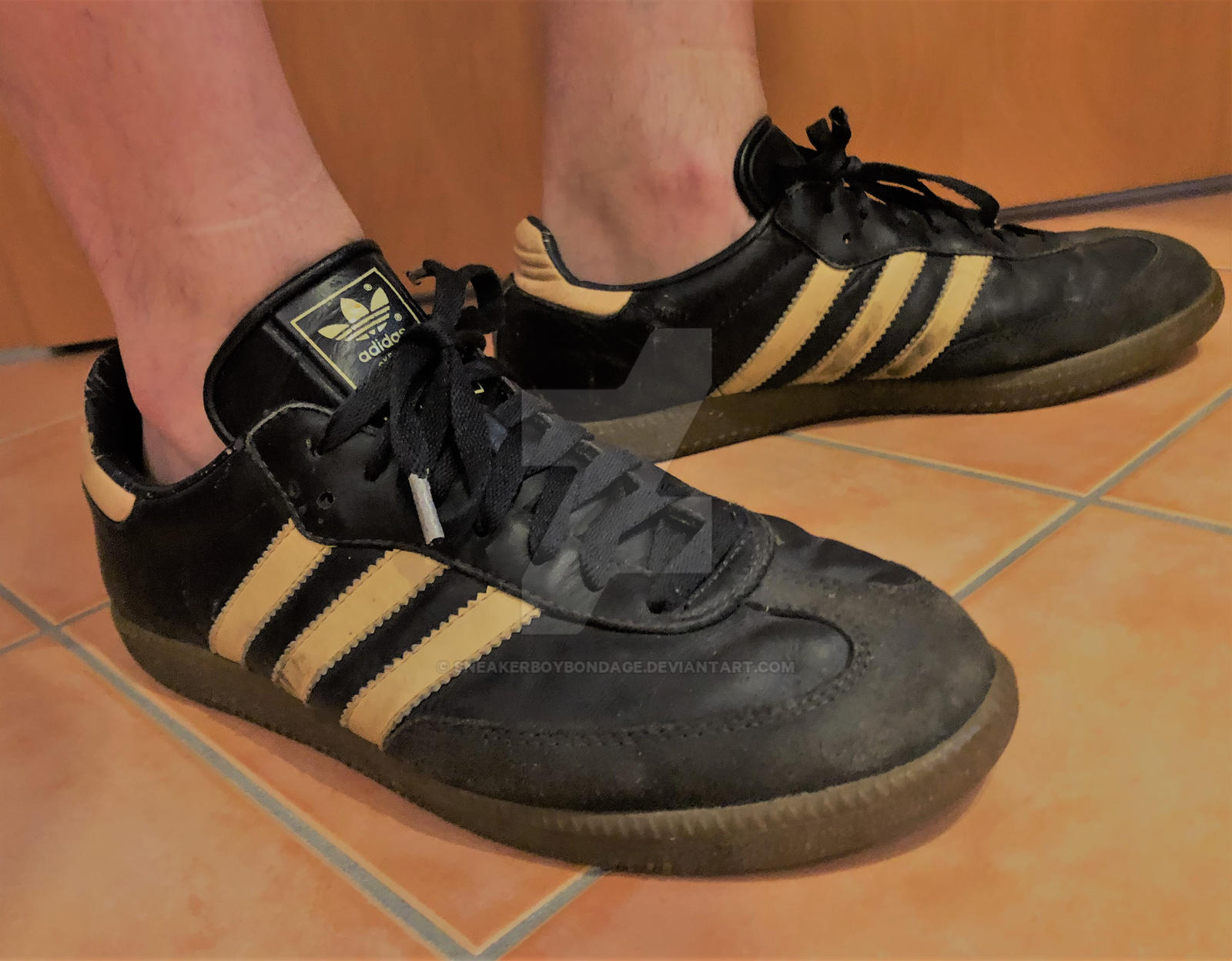 stribe Funktionsfejl uren Boy sockless in Adidas Samba sneakers. by SneakerBoyBondage on DeviantArt