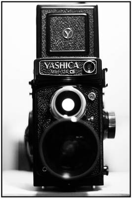 Yashica Mat 124G