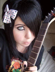 I HAVE A GUITAR :3