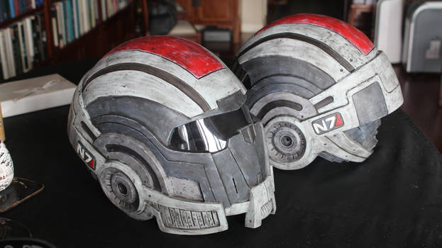 N7 helmet Commissions