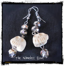 Earrings with silvery beads