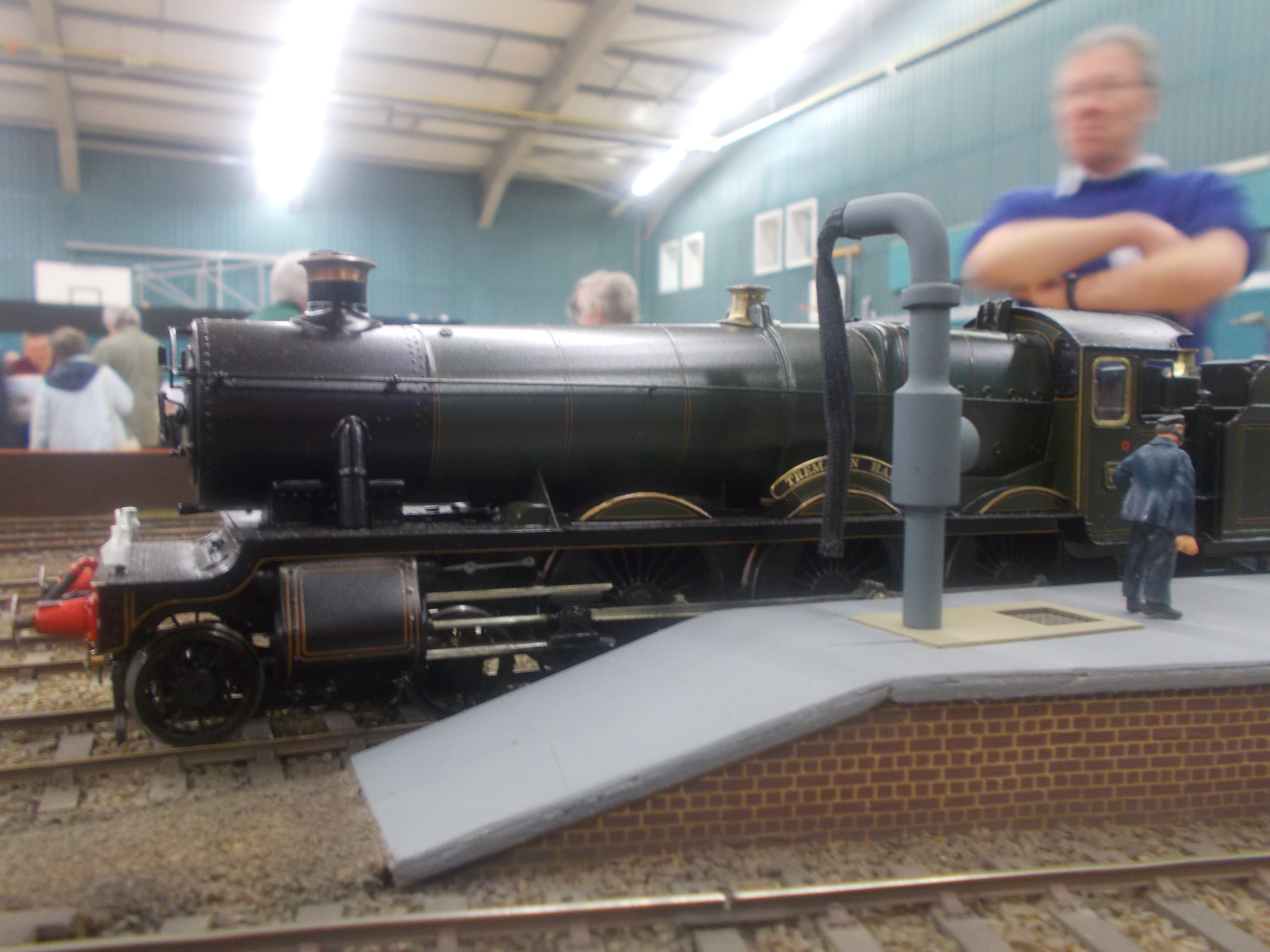 O Gauge Hall