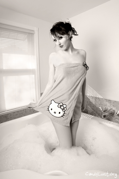 Bathtub Pinup