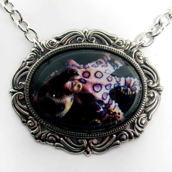 OCTOPUS PENDANT NECKLACE