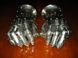 Armour gauntlets