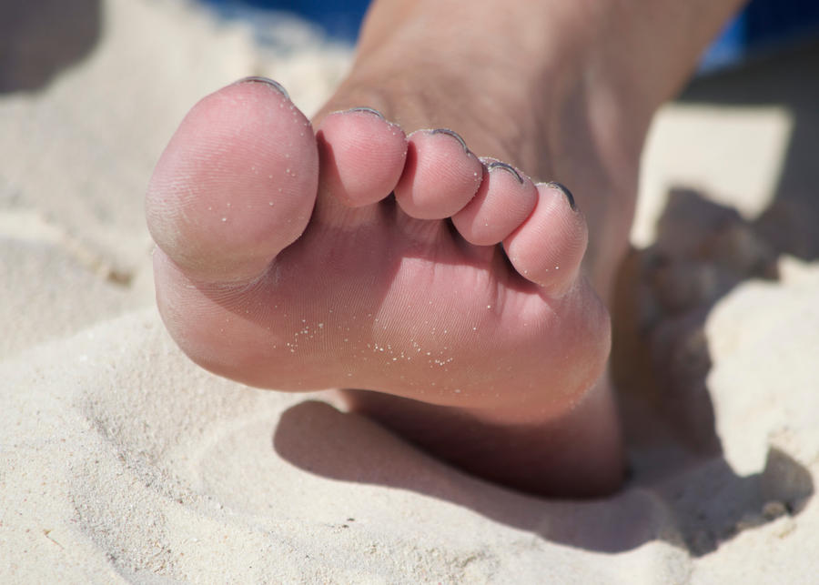 Rica's Sandy Toes in Dark Brown 4