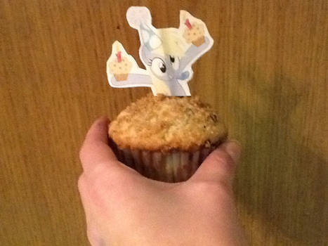 Derpy has Her Muffin!