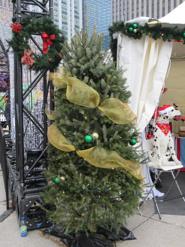 Louis Vuitton Christmas Tree by Codetski101 on DeviantArt
