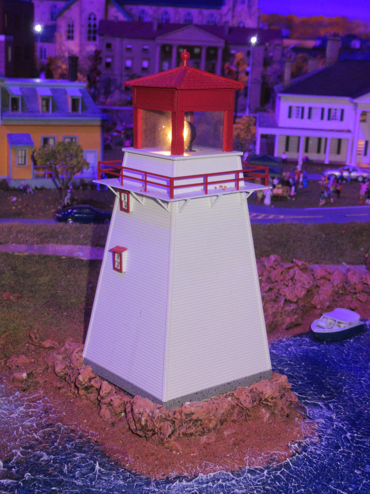 Little East Coast Lighthouse on the Rocks by Codetski101 on DeviantArt