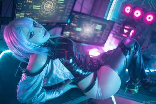 Lucy cosplay from Cyberpunk Edgerunners