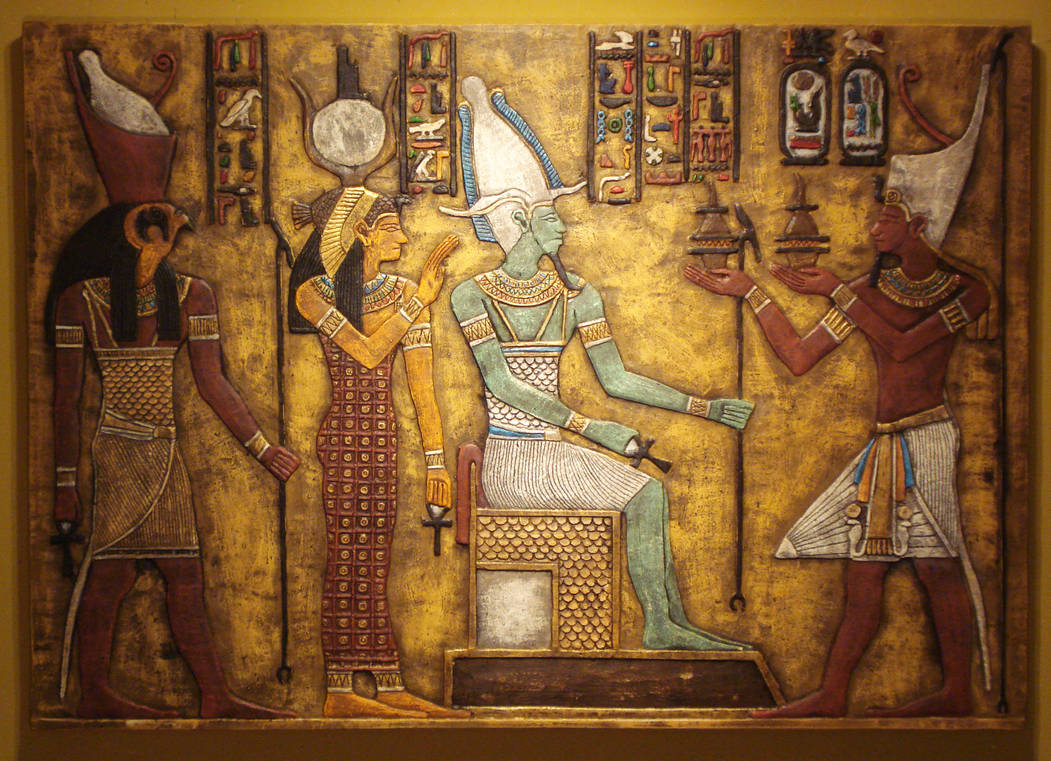 Подарки фараонов богам в храмах. Осирис в древнем Египте. Озирис Бог Египта. Озирис фараон фрески Египет. Древний Египет Осирис и Исида.