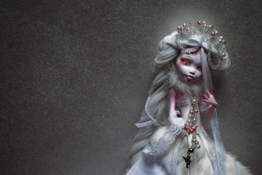 White Nightingale - Draculaura ooak monster high