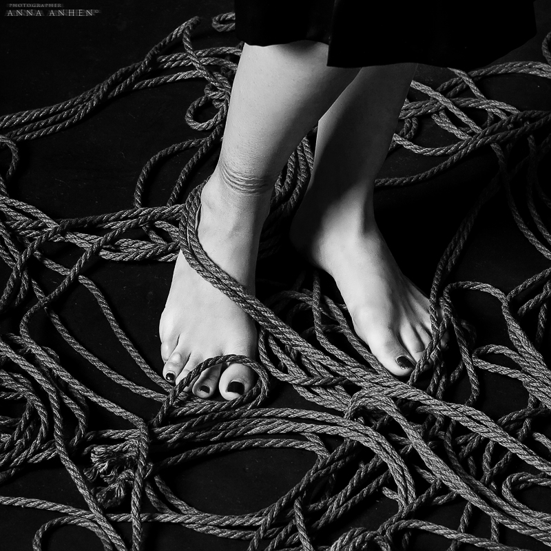 Shibari: Captured beauty