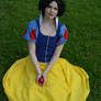 Holding the poisoned apple [Snow White cosplay]