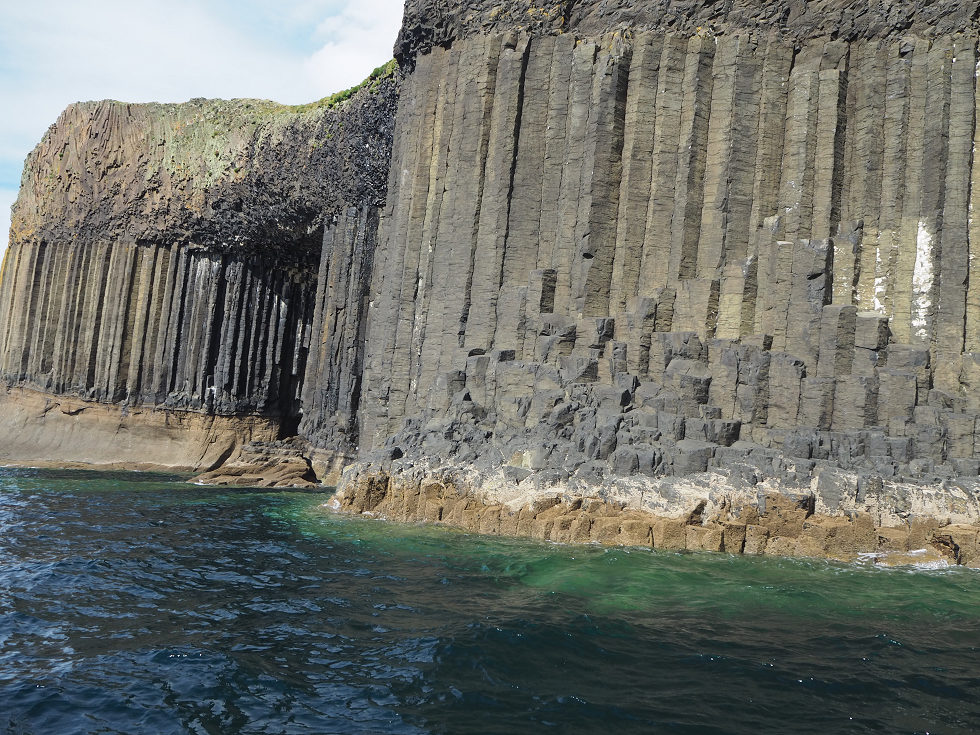 Igneous rocks in Scotland and Hippogriff territory - Fimfiction